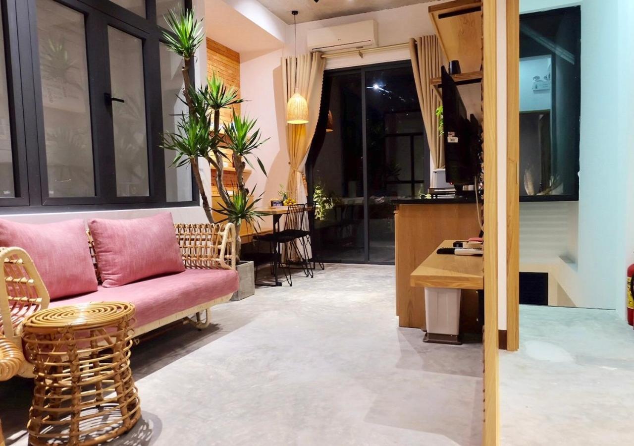 6 Bedroom House - Best Location - 5Mins My Khe Beach Дананг Екстериор снимка